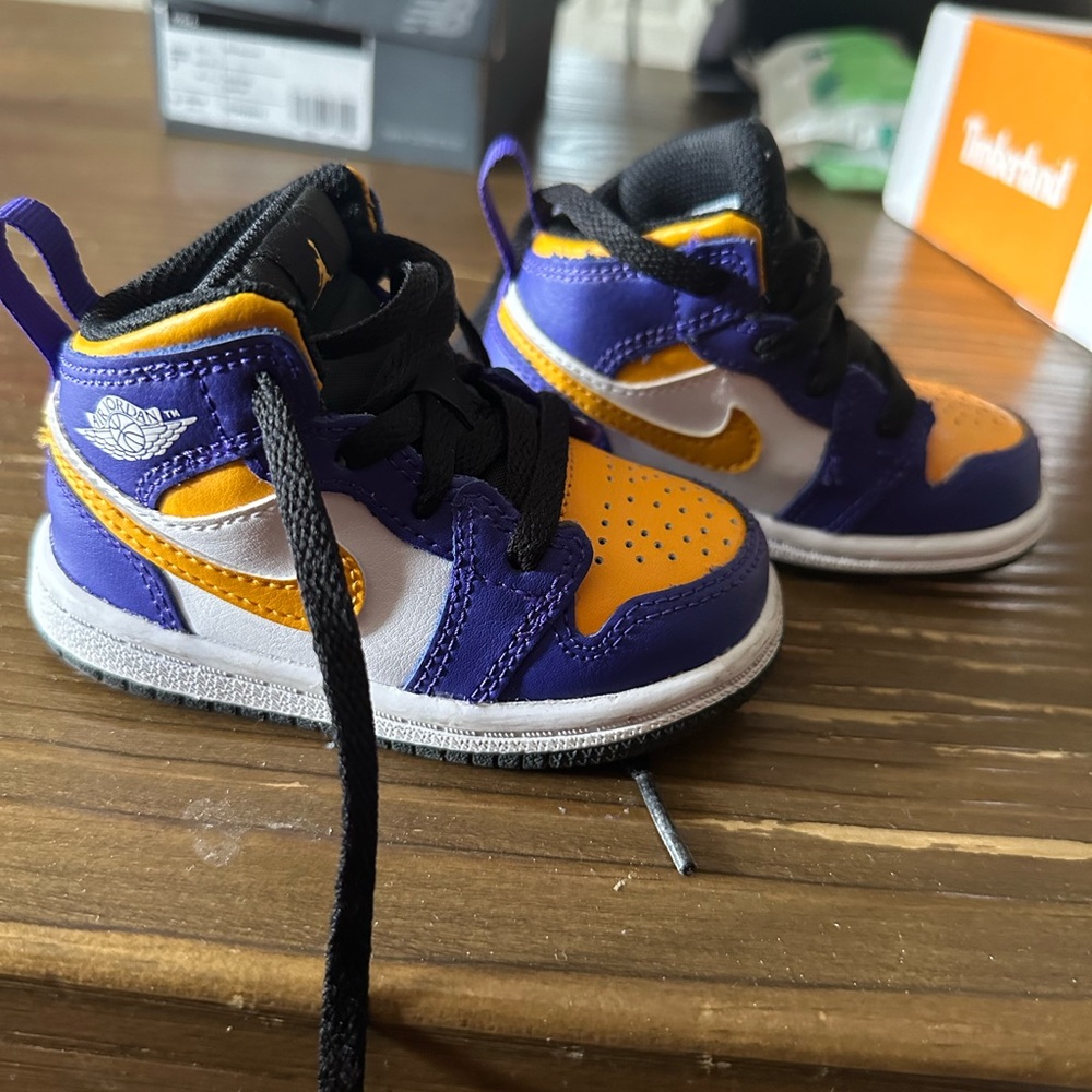 Air Jordan Mid